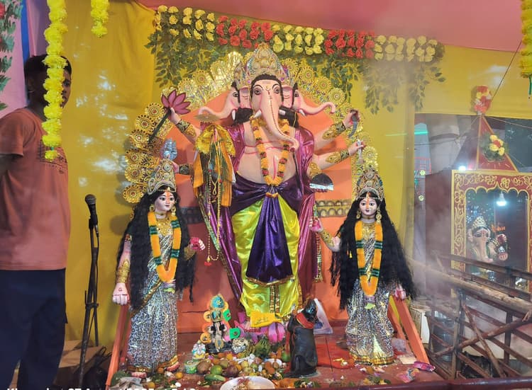 श्रद्धा व उत्सवी माहौल में मनाया जा रहा गणेश महोत्सव, महाआरती का हुआ भव्य आयोजन