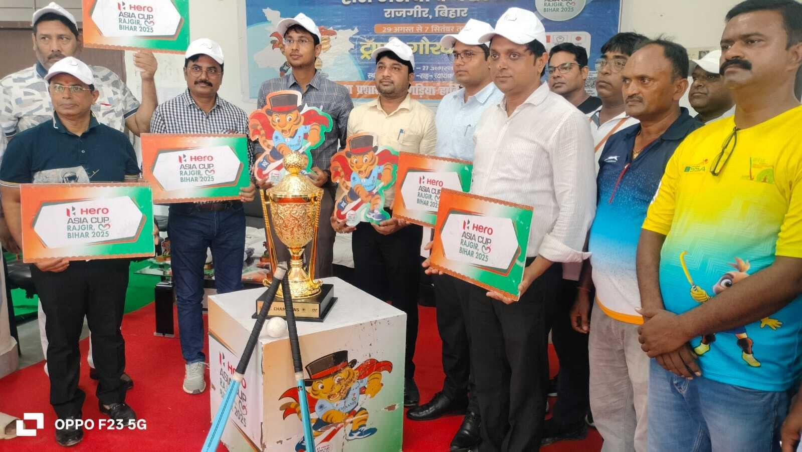 हीरो एशिया कप हॉकी ट्रॉफी गौरव यात्रा का खिलाड़ियों ने किया स्वागत