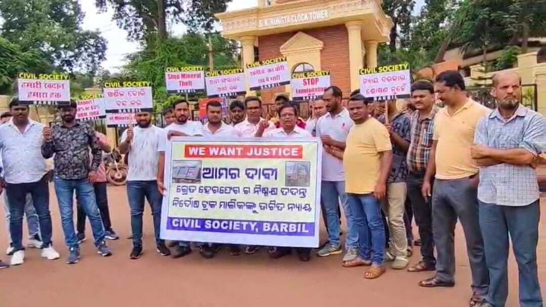 Chaibasa News : बड़बिल में जब्त लौह अयस्क की गुणवत्ता पर विवाद, जांच की मांग