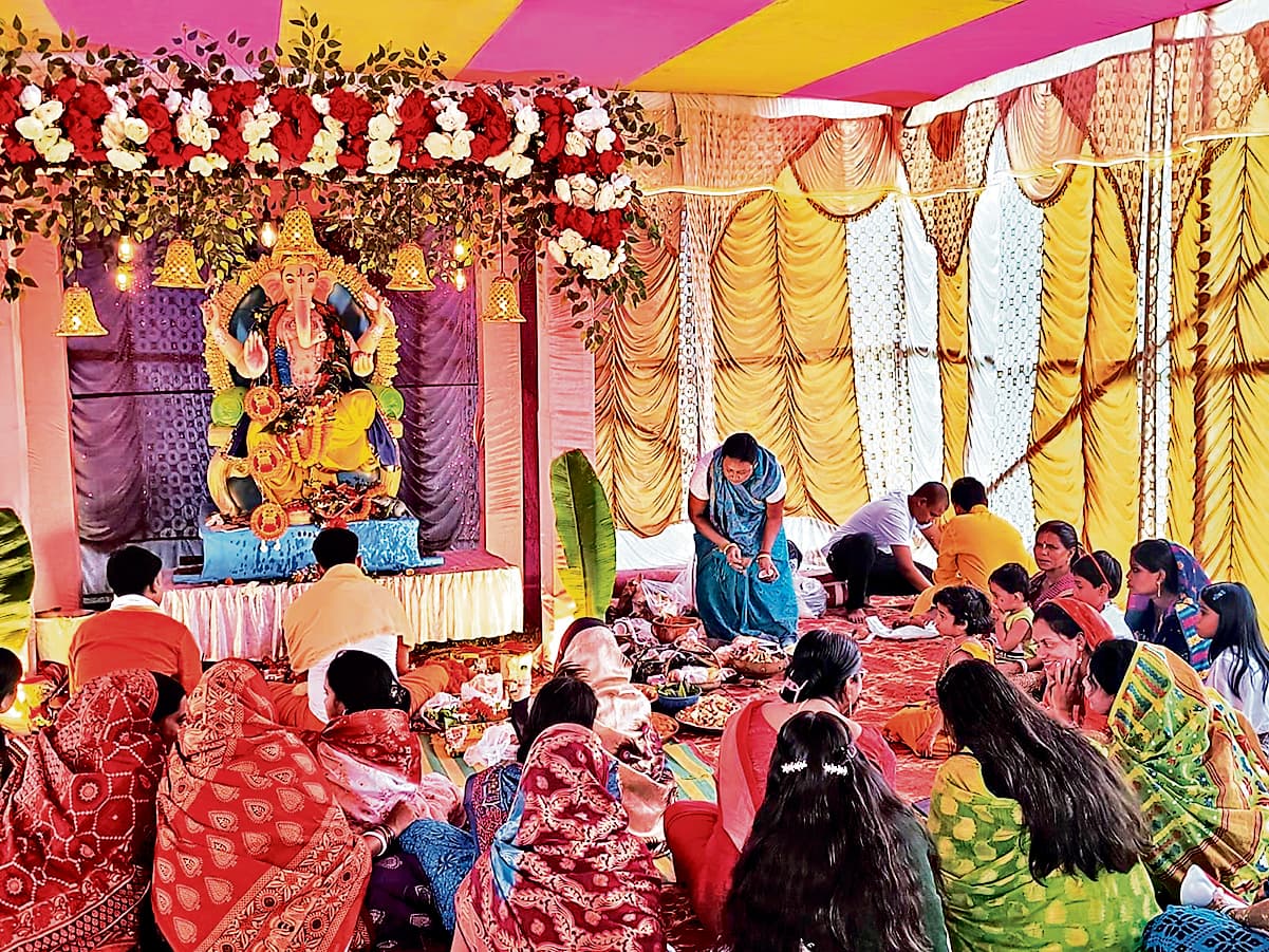 East Singhbhum News : नरवा-जादूगोड़ा में भगवान गणेश की आराधना में झूमे श्रद्धालु