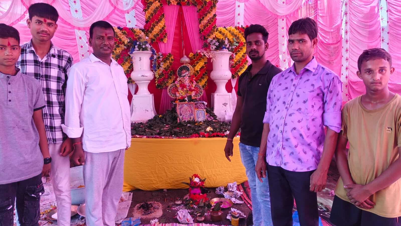 Giridih news :खोरीमहुआ में प्रतिमा स्थापित कर की गयी पूजा