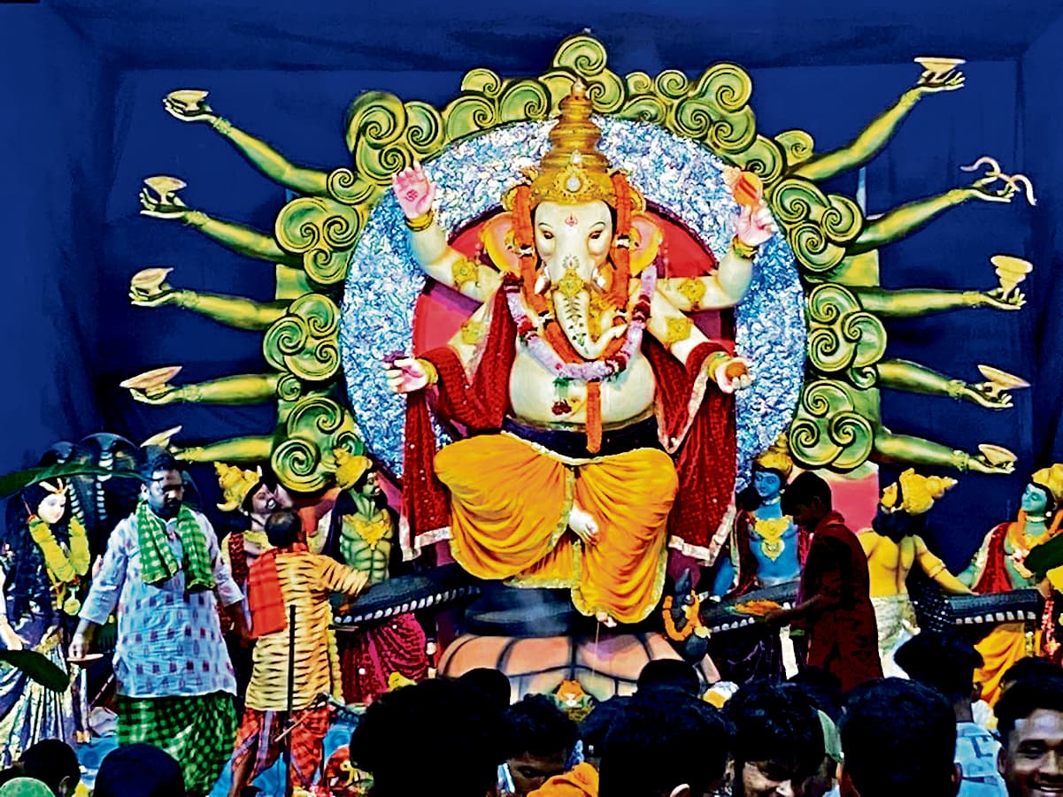 Rourkela News: विघ्नहर्ता की पूजा-अर्चना कर सुख-समृद्धि और कष्टों से मुक्ति को हुई प्रार्थना