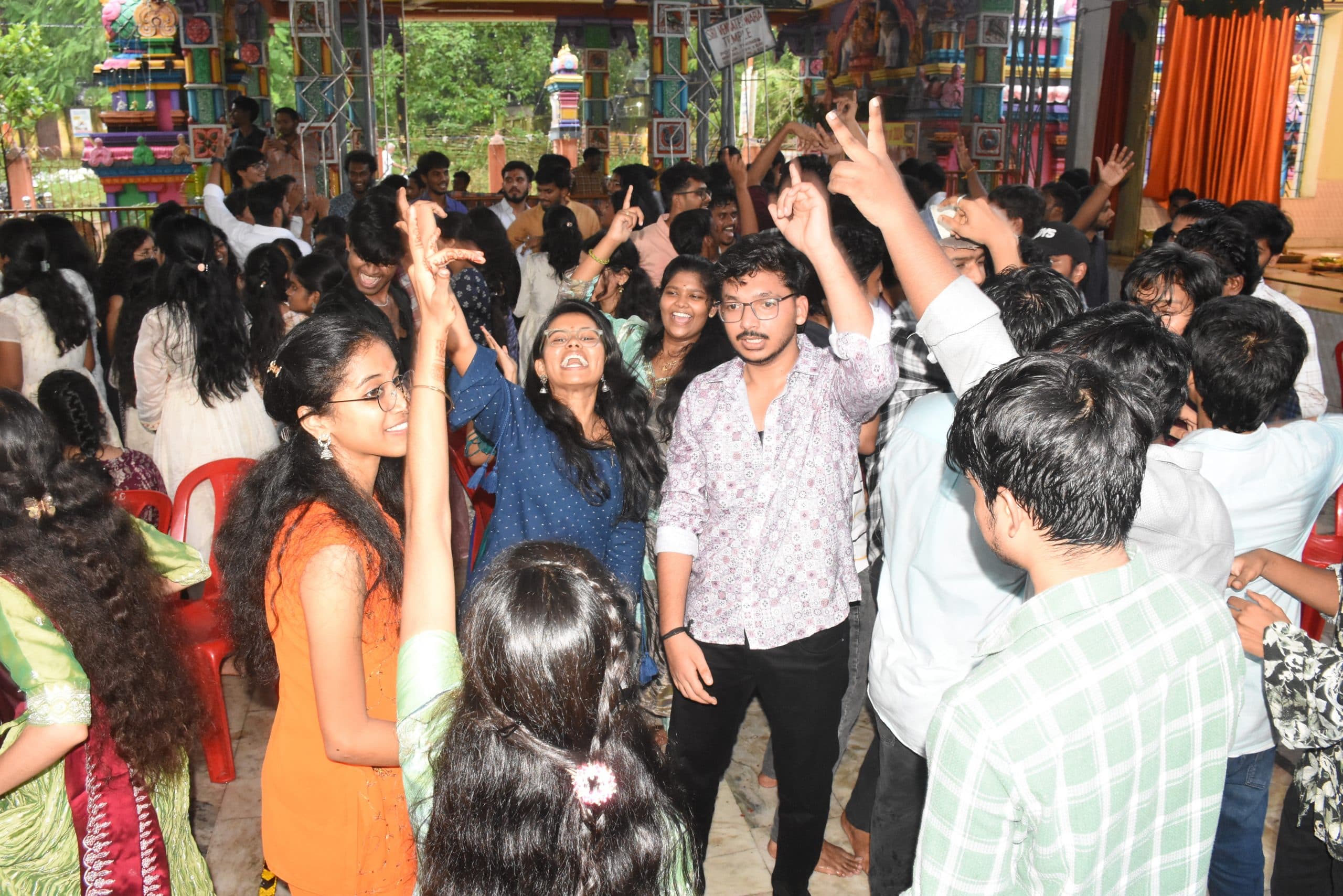 Dhanbad News: गणपति बप्पा मोरया के उद्घोष से गूंजा कोयलांचल