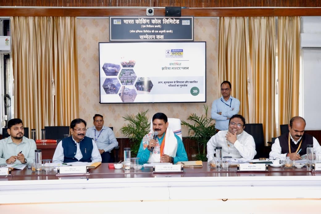 Dhanbad news: झरिया के विकास के लिए योजनाओं को धरातल पर उतारना जरूरी : सतीश दुबे