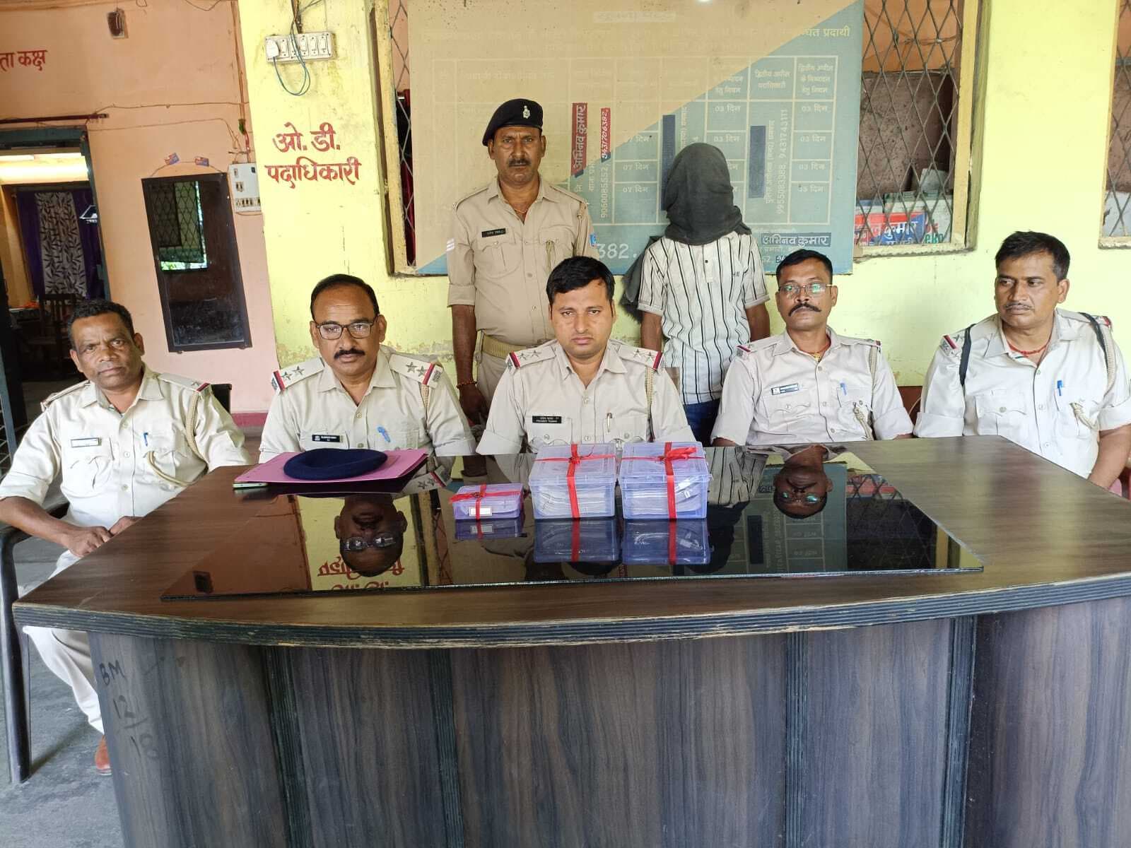 Dhanbad News: पांडरपाला में लाखों की चोरी में युवक गिरफ्तार