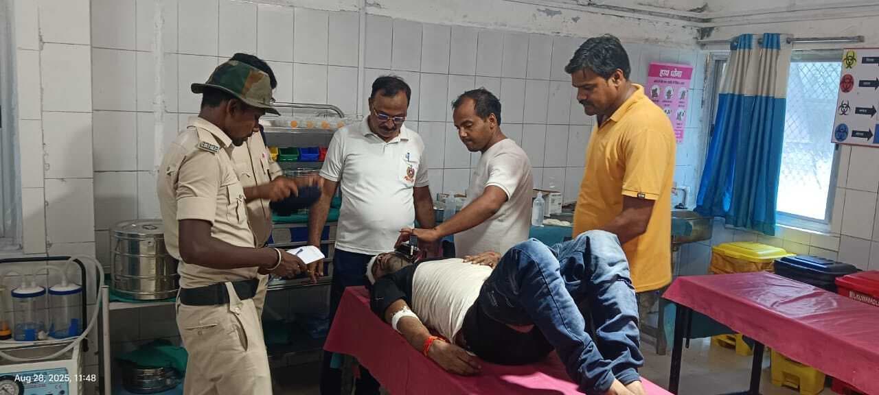 पानी लाने के लिए ट्रेन से उतरा युवक चढ़ने के दौरान घायल