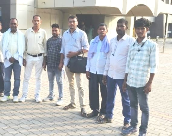 ग्रामीणों ने रेलवे ट्रैक पर ओवरब्रिज या अंडर ब्रिज निर्माण की उठायी मांग