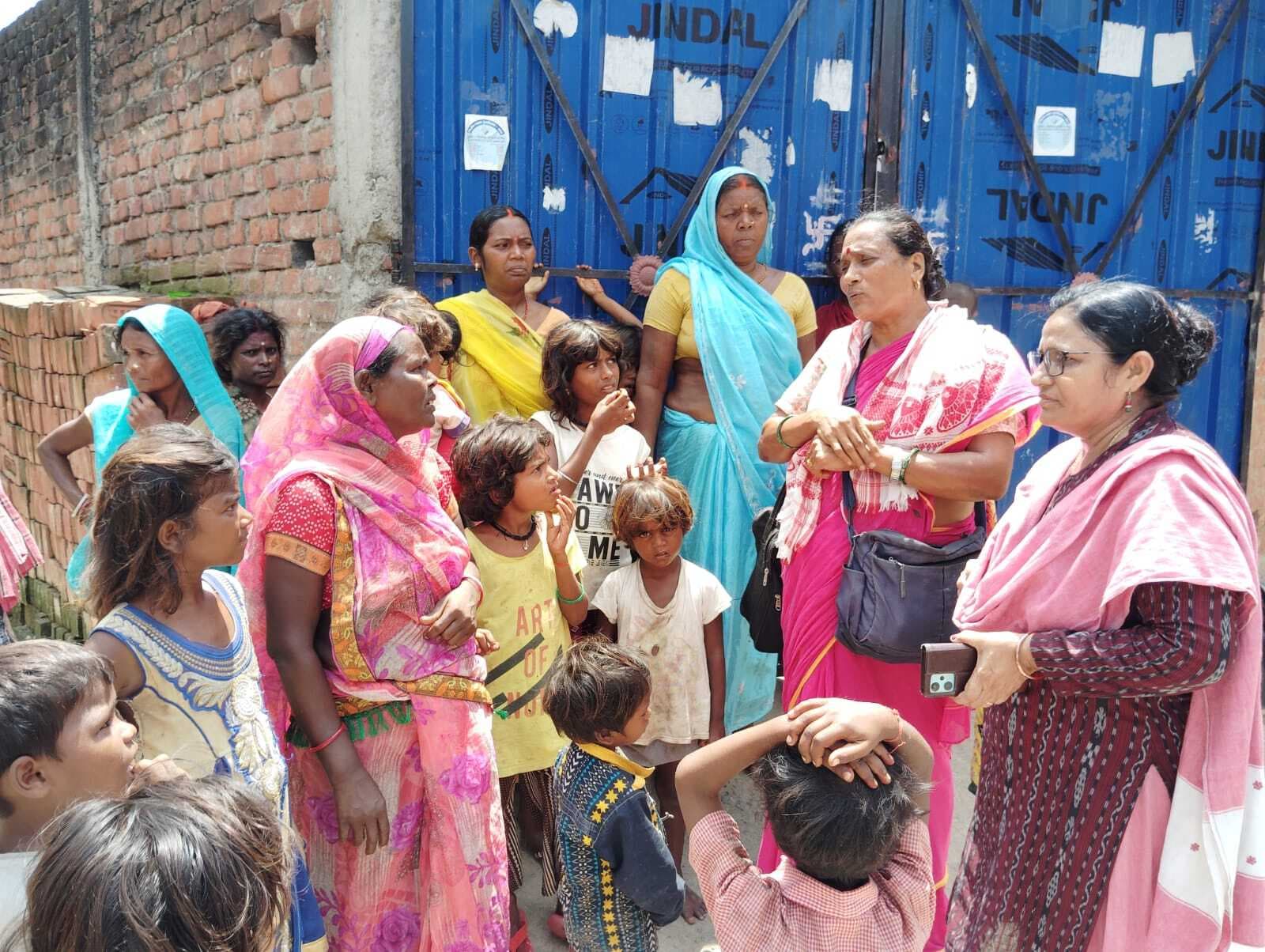 डायन बता कर हत्या मामले में जांच के लिए पहुंचे एडवा के अधिकारी