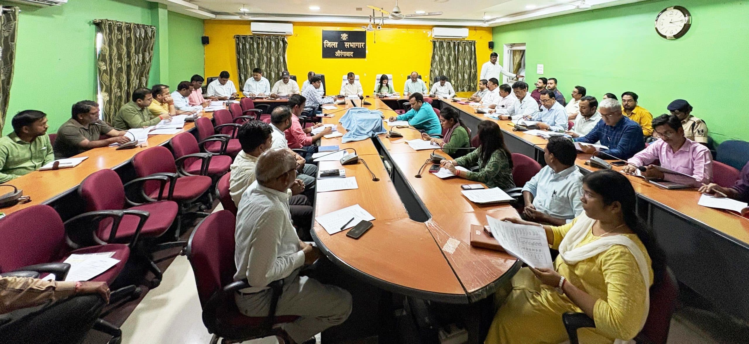 शांतिपूर्ण व निष्पक्ष चुनाव कराना प्राथमिकता, शिथिलता बर्दाश्त नहीं : डीएम