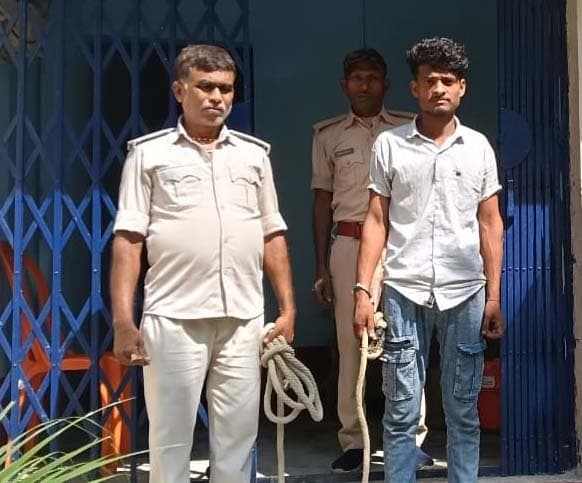 फरार प्रेमी युगल पुलिस के समक्ष हुए उपस्थित, युवक गिरफ्तार