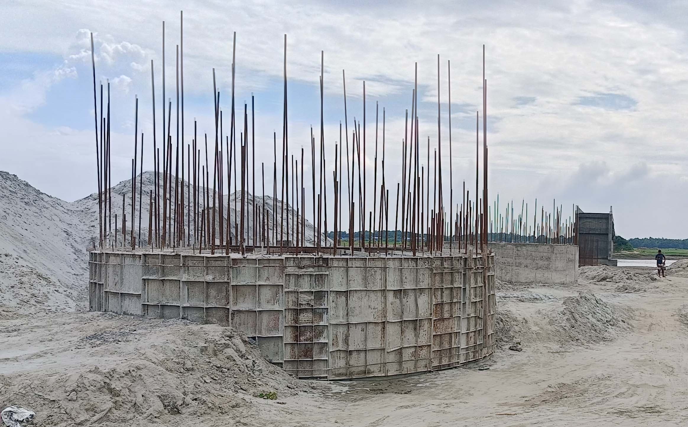 लापरवाही के कारण खाड़ी पुल अधूरा : विधायक