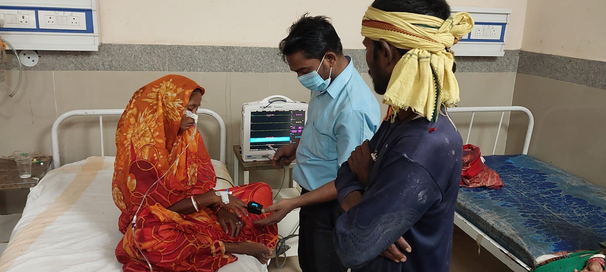 दवाई की जगह गलती से महिला ने पी ली कीट नाशक, भर्ती