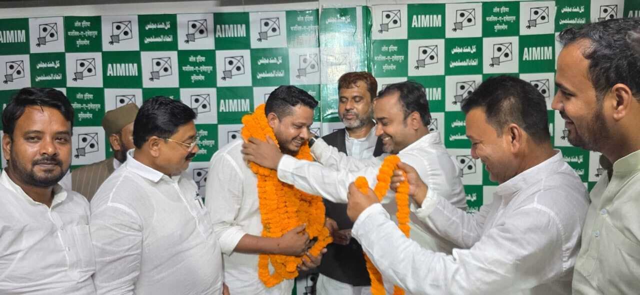 मुखिया संघ अध्यक्ष ने थामा एआईएमआईएम का दामन