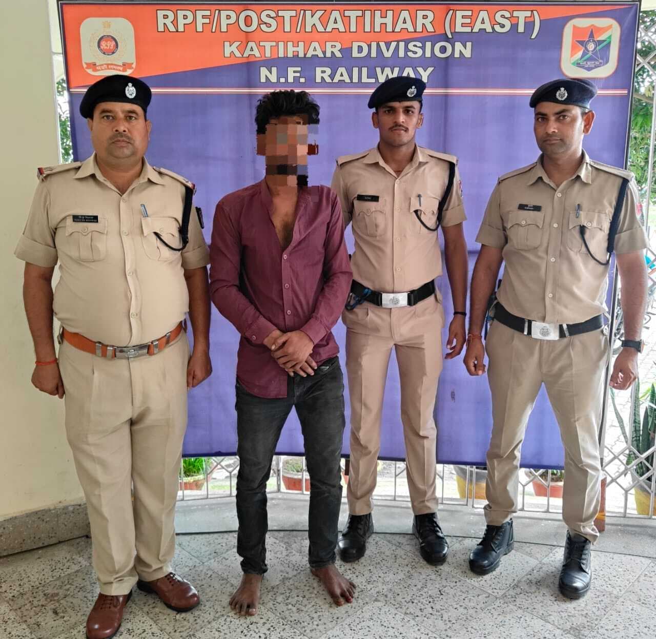 चोरी के मोबाइल के साथ आरोपित गिरफ्तार