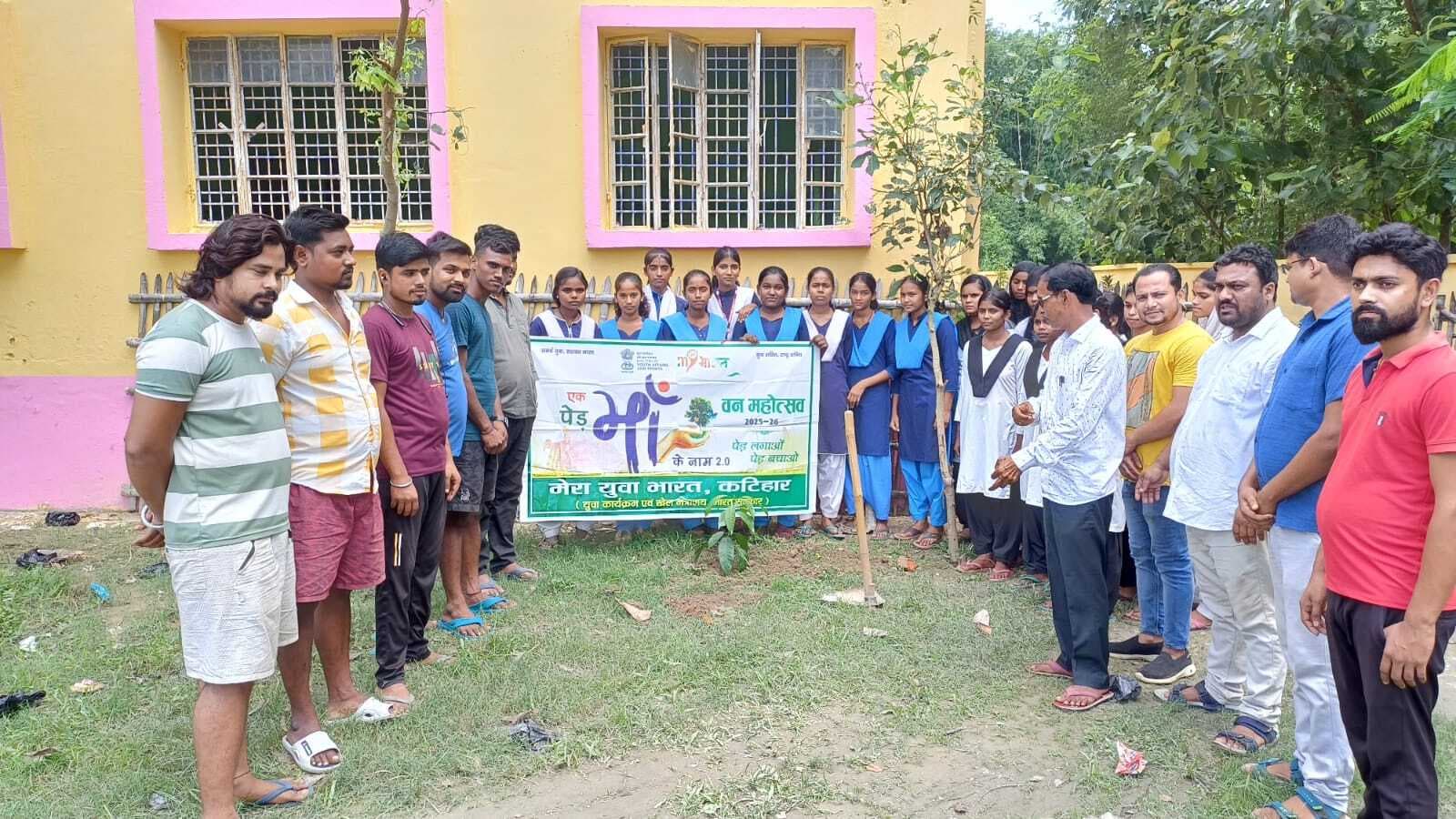 एक पेड़ मां के नाम, यूथ क्लब मलहरिया ने चलाया अभियान