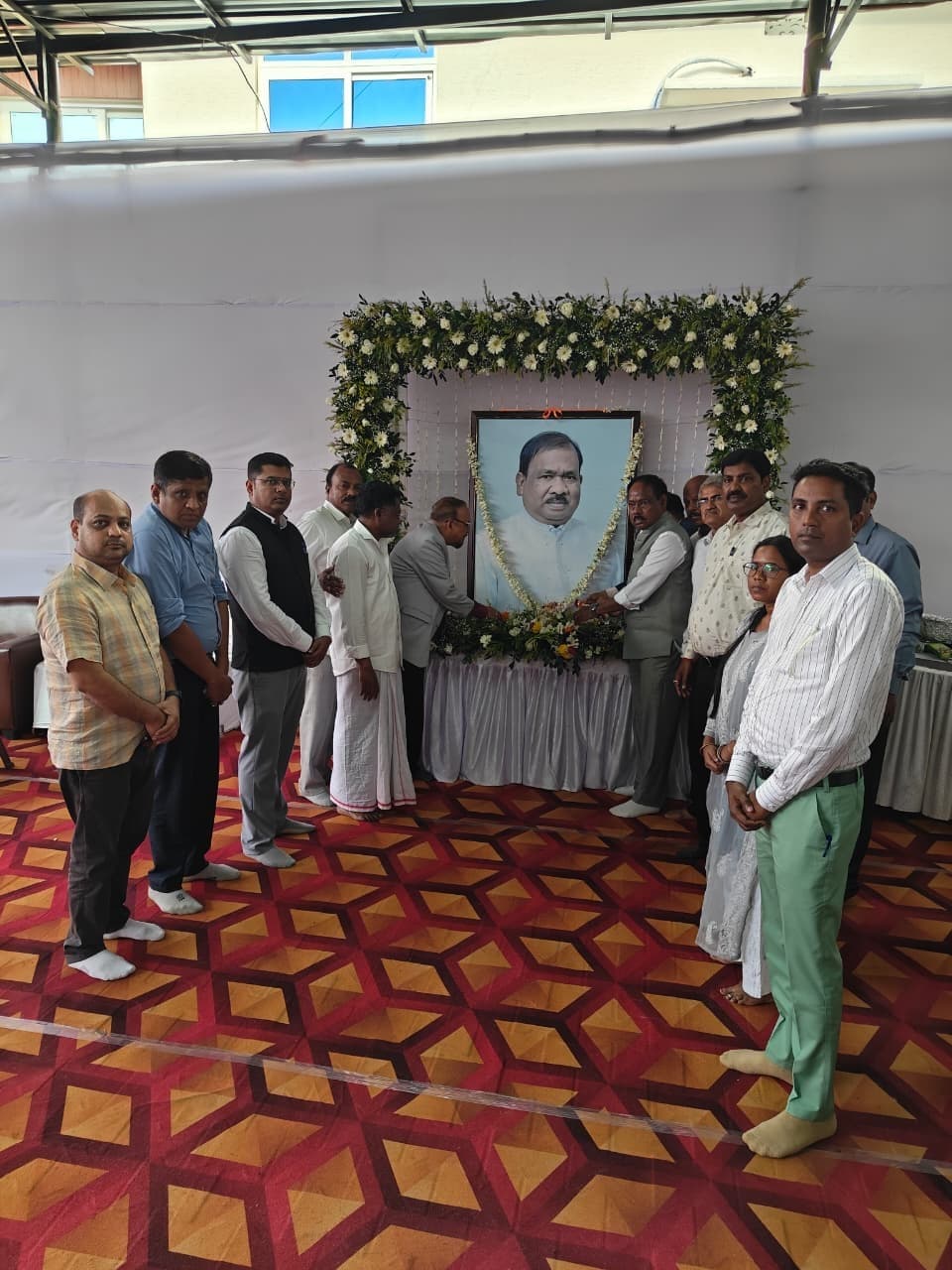 Jamshedpur news. बैंक इंप्लाइज ने रामदास सोरेन को श्रद्धांजलि दिया