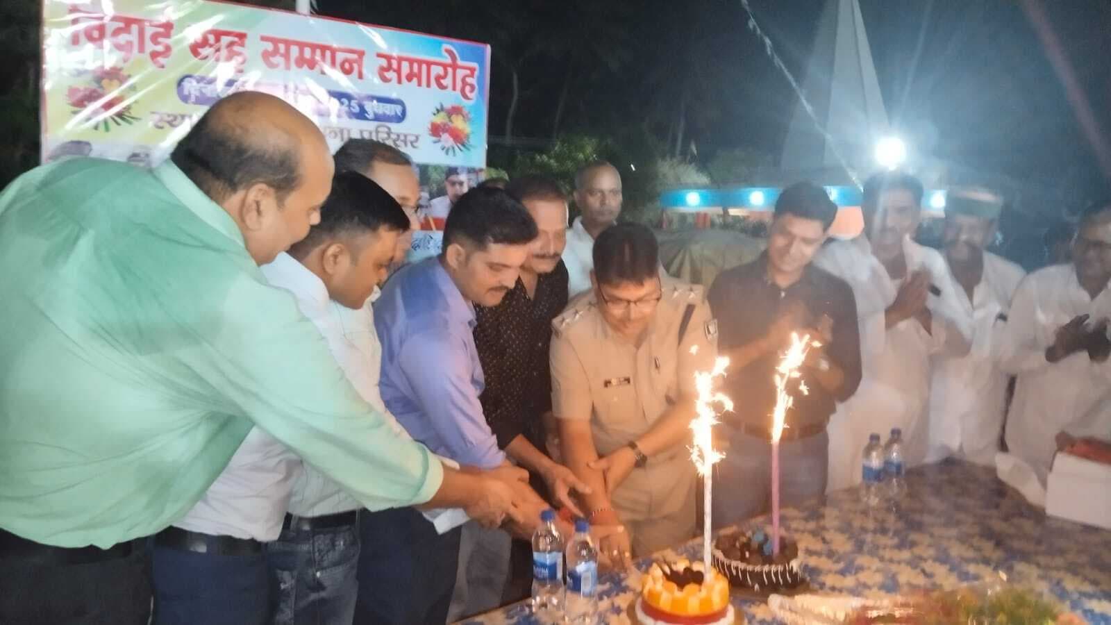 कोढ़ा थाना में सात पुलिस पदाधिकारियों को दी विदाई