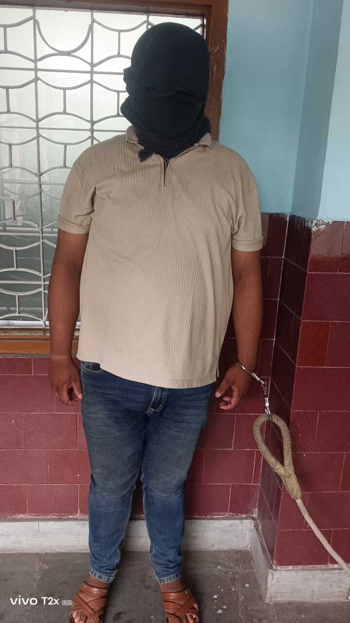 Jamshedpur News : अश्लील वीडियो वायरल करने की धमकी दे युवती से ले लिया था गहने व रुपये, जांच के बाद आरोपी गिरफ्तार