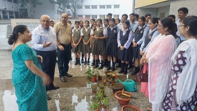 Jamshedpur News : दयानंद पब्लिक स्कूल नो प्लास्टिक जोन घोषित, स्कूल परिसर में बनेगा ऑर्गेनिक खाद