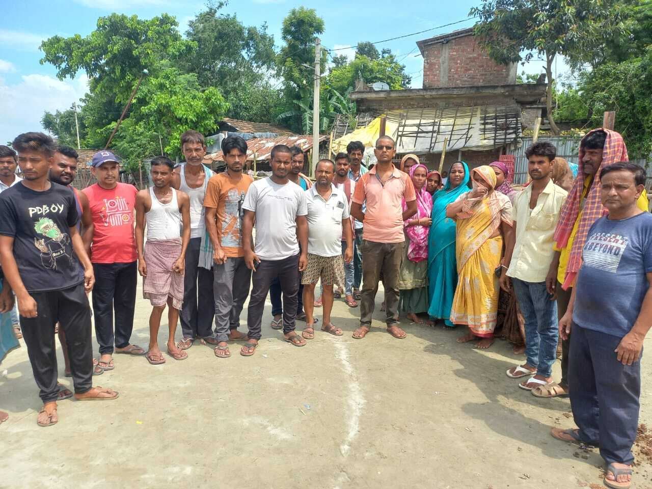 मनिहारी नगर के बाढ़ पीड़ितों ने बाढ़ सहायता राशि देने की मांग की