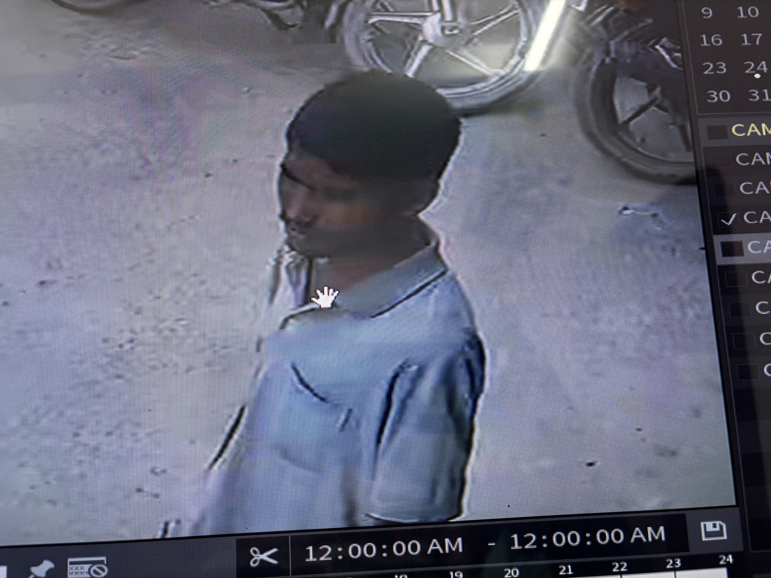 सांसद के बेडरूम से एक लाख रुपये की चोरी