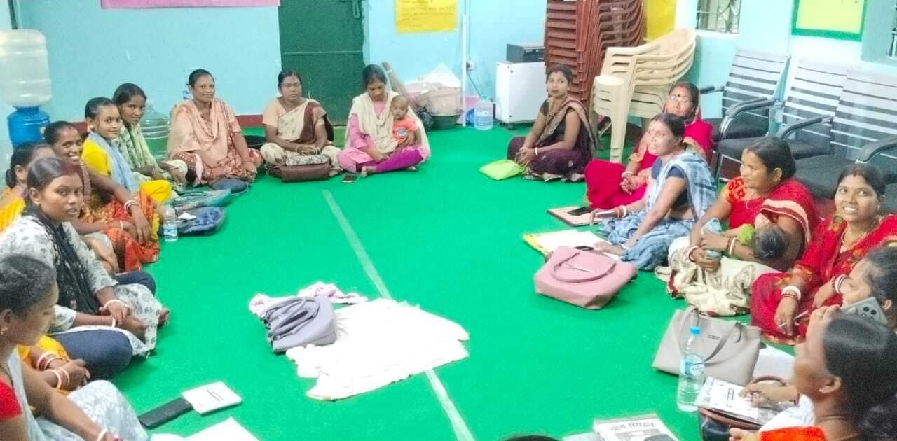 घर से निकलकर अपनी पहचान बना रहीं महिलाएं