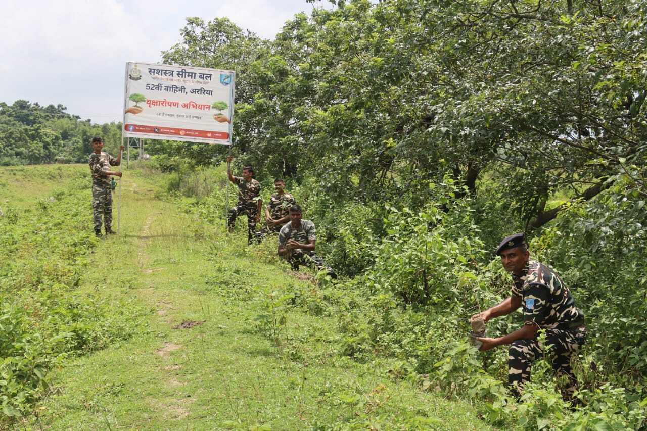 पेड़ों के बिना पृथ्वी पर जीवन की कल्पना नहीं : कमांडेंट