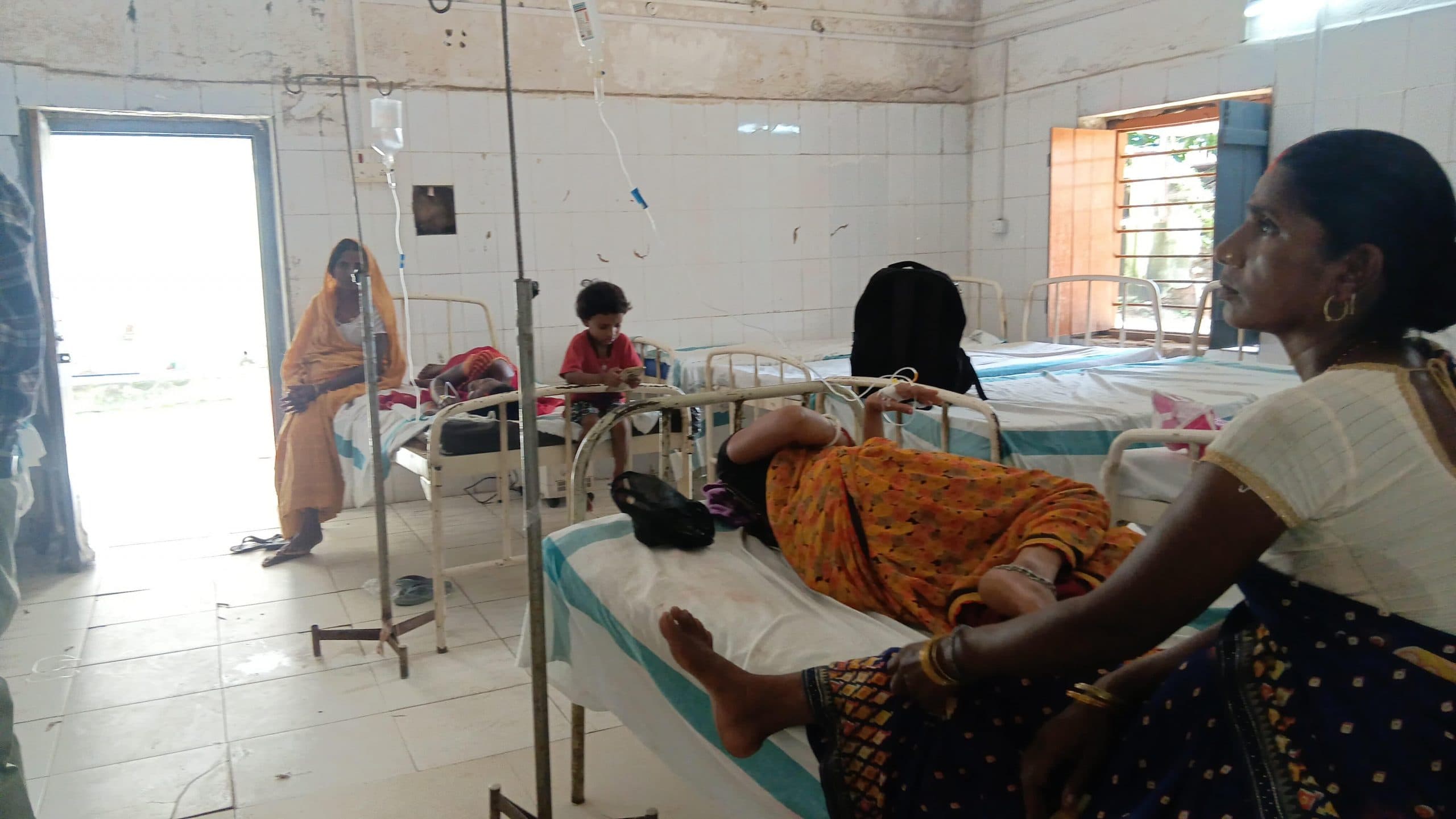 सिरदला में डायरिया से दो लोग हुए पीड़ित, पीएचसी में भर्ती