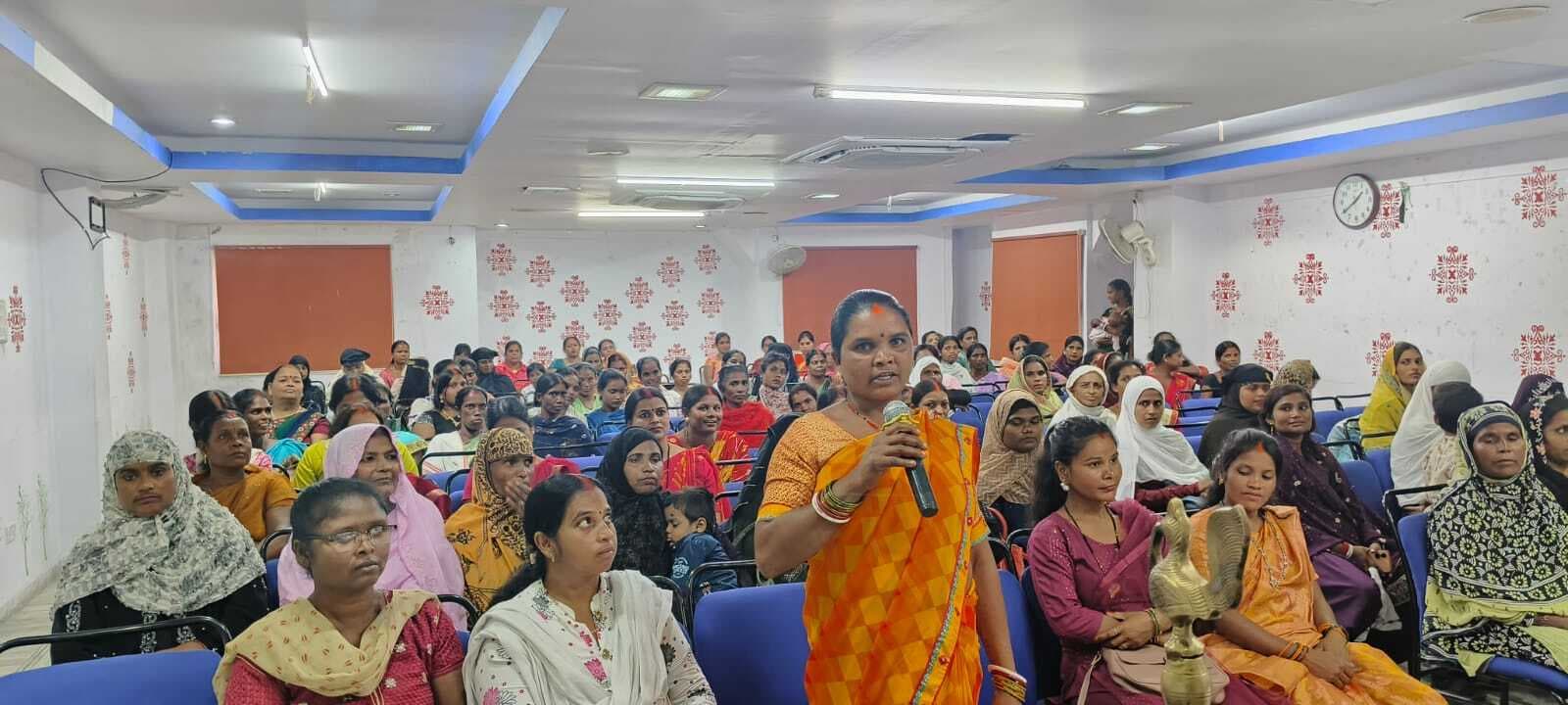 महिलाओं को मिली बैंक लोन संबंधी जानकारी