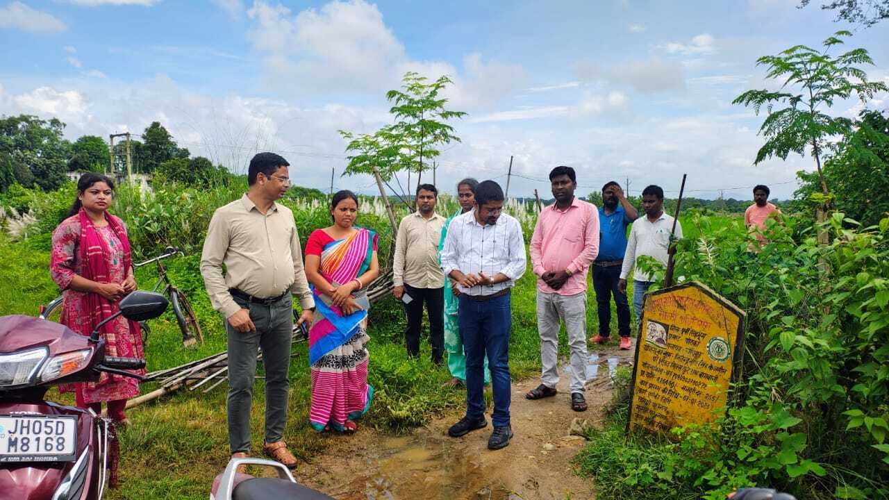 Jamshedpur news. सरकारी योजनाओं का क्रियान्वयन निर्धारित मानकों के अनुरूप हो