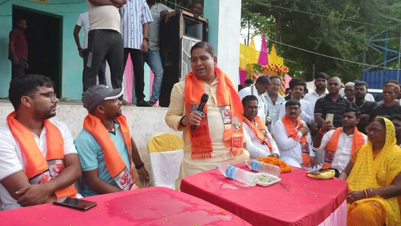 विधायक ने की गणपति बप्पा की पूजा-अर्चना