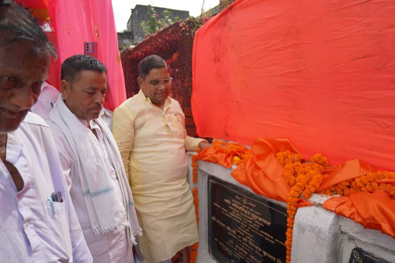 विधायक ने तीन सड़कों का किया शिलान्यास