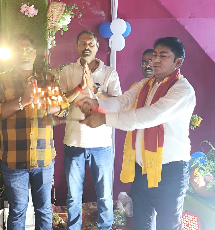 बप्पा के जयघोष से शहर भक्तिमय, लोग पहुंचे मत्था टेकने