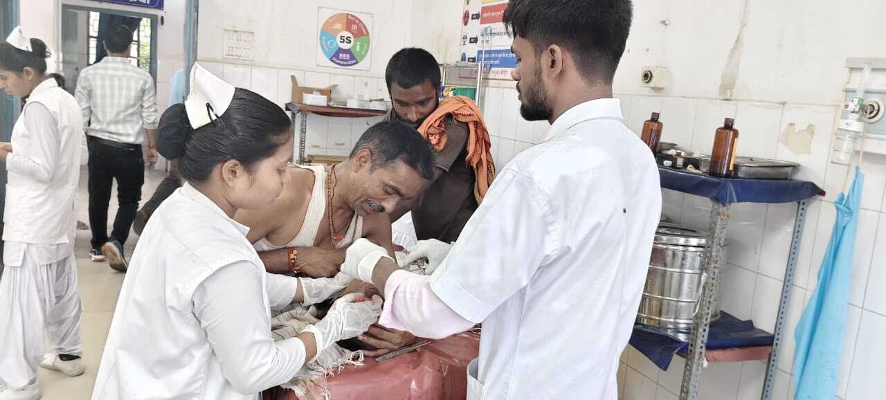 छत से गिरा पांच वर्षीय बच्चा, हालत गंभीर