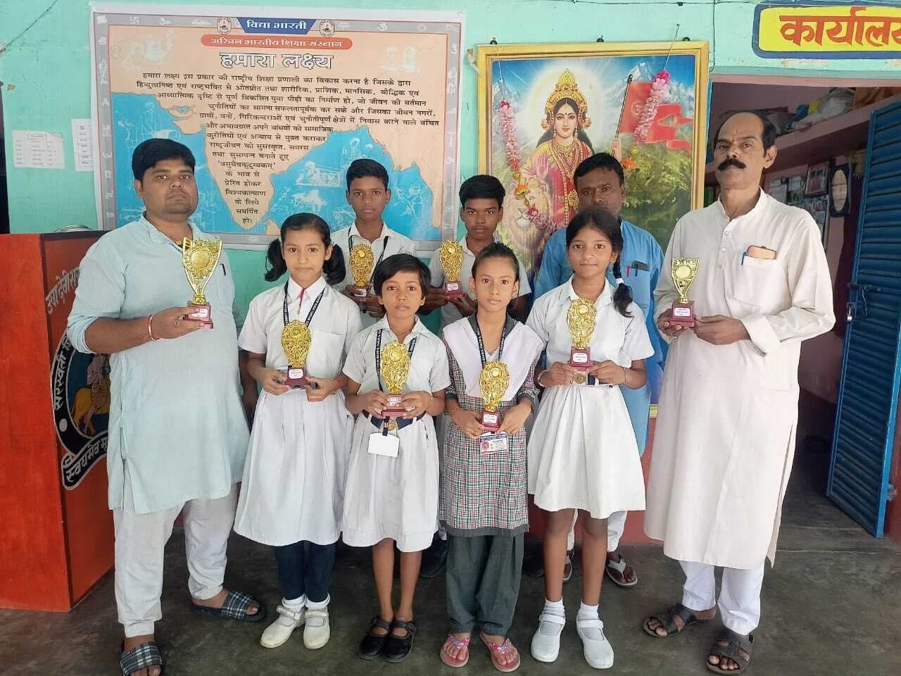 क्विज में अव्वल आने वाले हुए सम्मानित