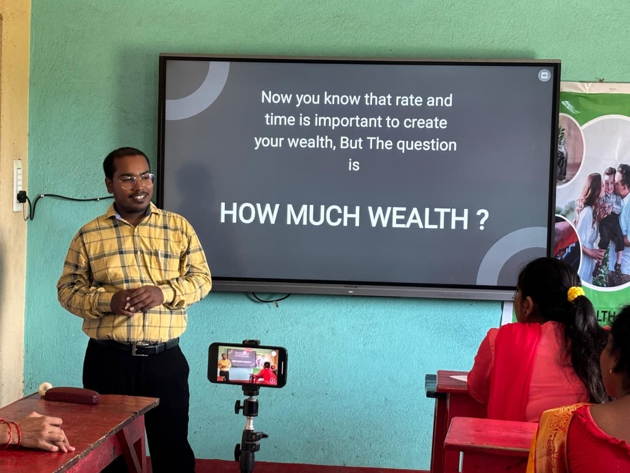 शिक्षक-कर्मचारियों को बताये गये आर्थिक सुरक्षा के उपाय