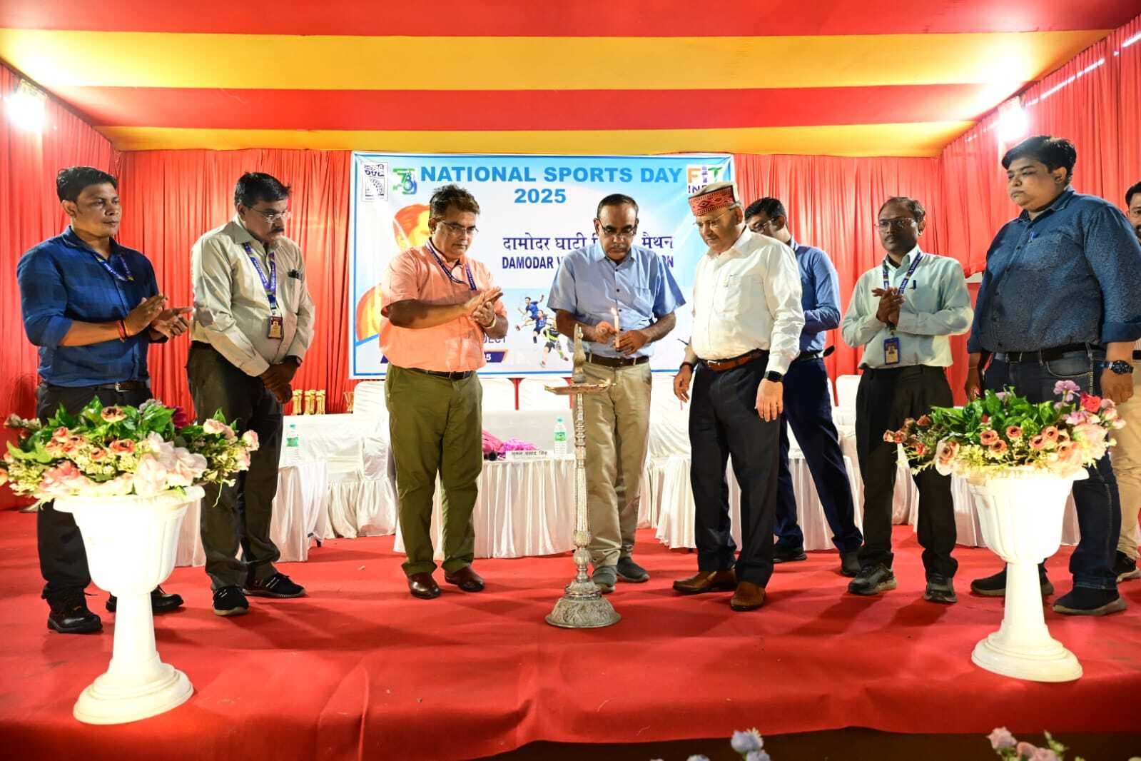 Dhanbad News : राष्ट्रीय खेल दिवस पर डीवीसी में बैडमिंटन टूर्नामेंट शुरू