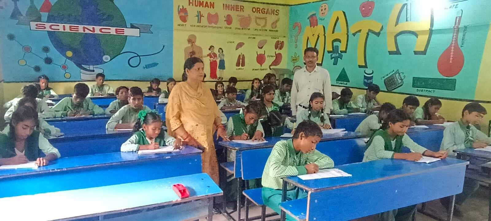 उत्क्रमित मवि महावीर नगर में अर्द्धवार्षिक परीक्षा शुरू