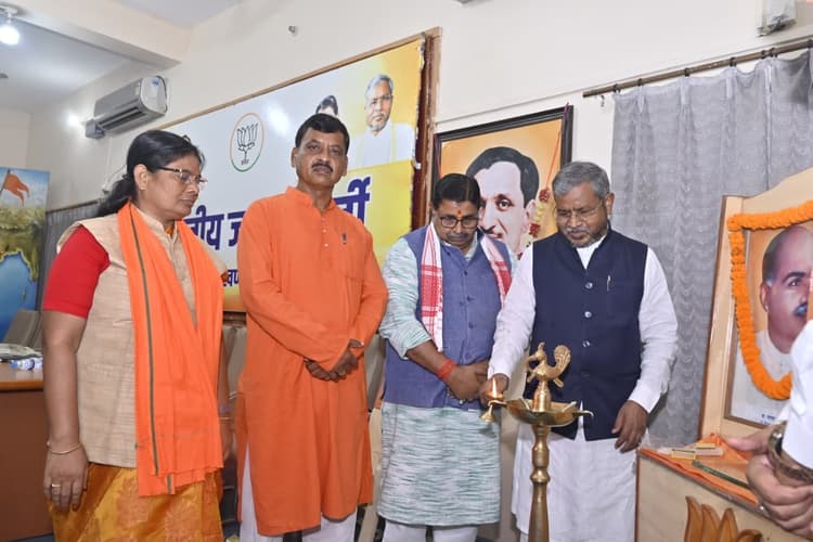 Political news : सरकार की मंशा ओबीसी आरक्षण का हक और अधिकार छीनने की : बाबूलाल