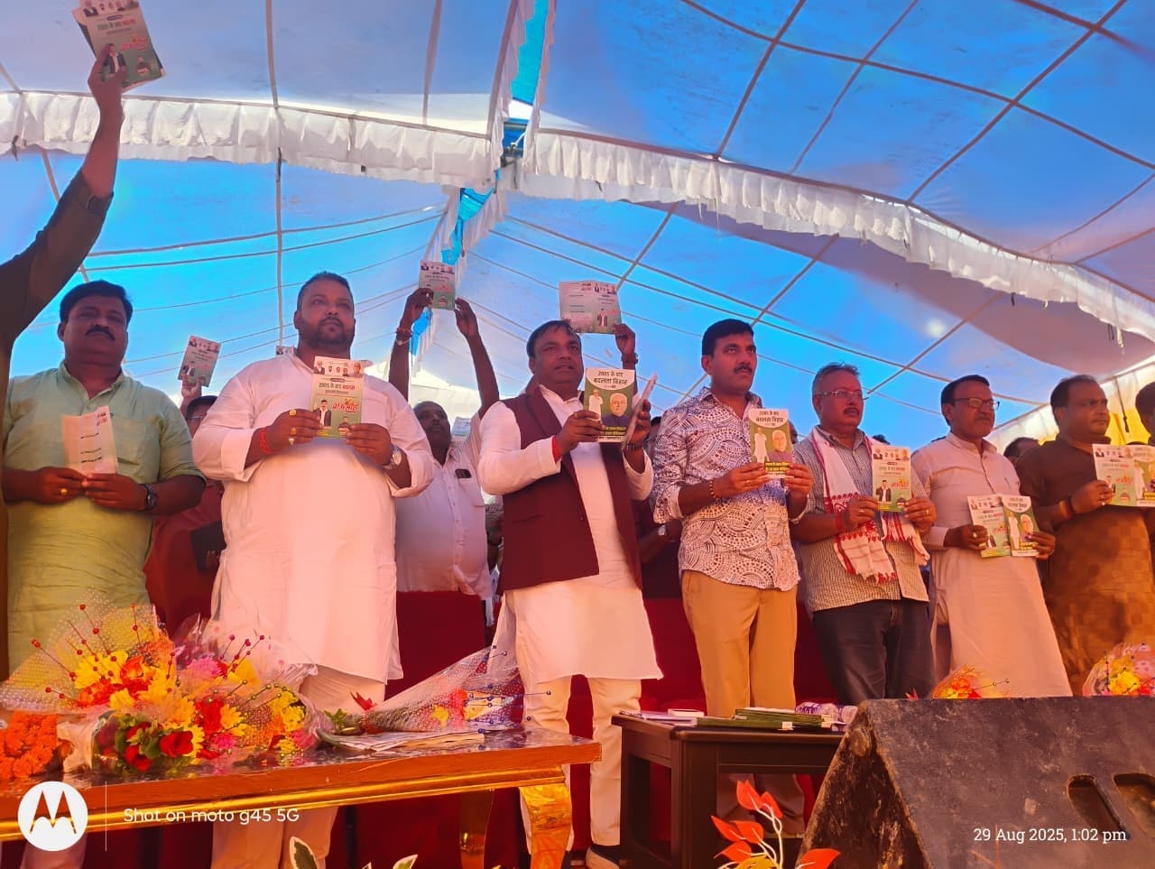 हथुआ में एनडीए की बैठक के बाद चार हजार महिलाओं को दिया गया सम्मान