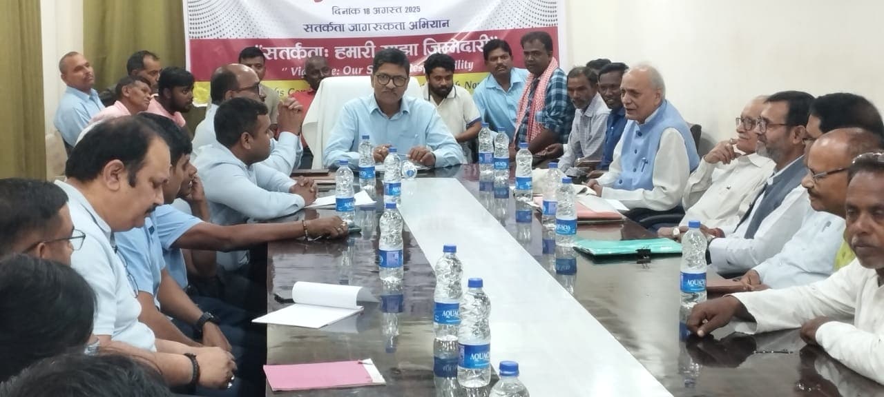 Dhanbad News : ब्लॉक दो एरिया के महाप्रबंधक के साथ राकोमसं की वार्ता