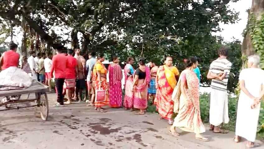 पेड़ से लटकता मिला युवक का शव