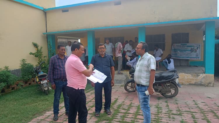 रैयतों के बीच वितरित किया गया पर्चा