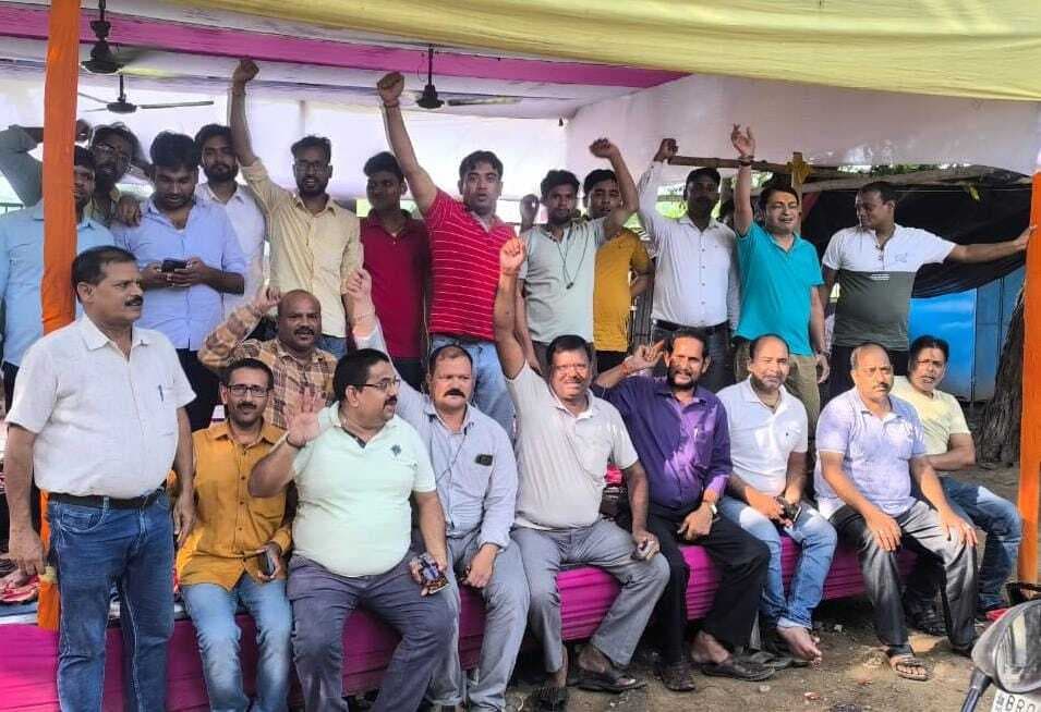 समाहरणालय संवर्ग के लिपिकों की हड़ताल से सरकारी कार्यालय में कामकाज प्रभावित