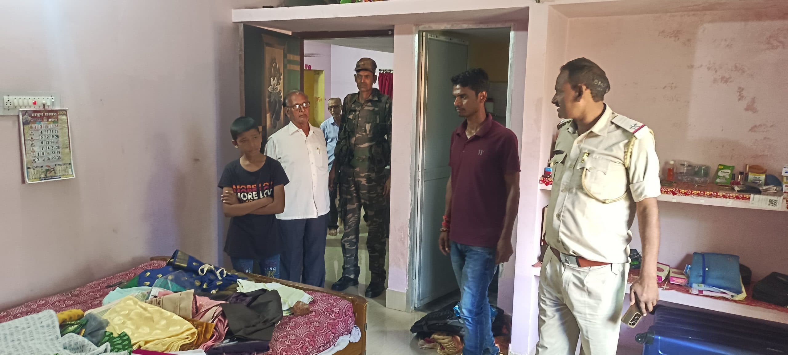 Deoghar news : घर के पीछे के दरवाजे से अंदर घुसे चोर, 150,000 नकद समेत लाखों के जेवरात की चोरी