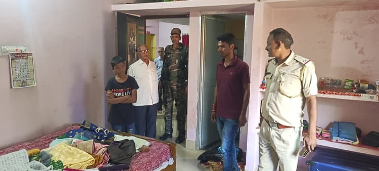 Deoghar news : घर के पीछे के दरवाजे से अंदर घुसे चोर, 150,000 नकद समेत लाखों के जेवरात की चोरी