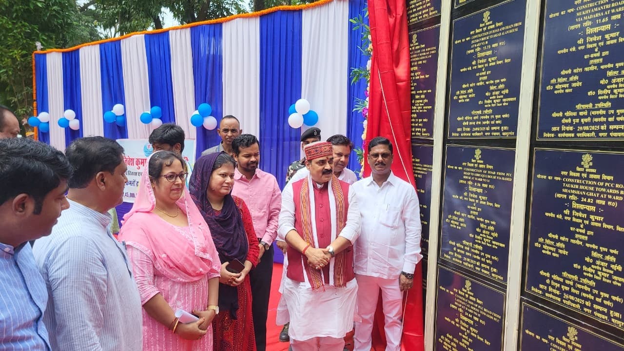 नगर विकास मंत्री ने 16 करोड़ की योजनाओं का किया शिलान्यास व उद्घाटन