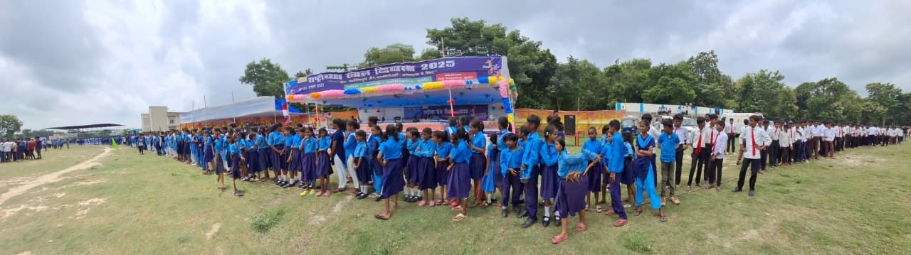 अनुशासन, टीम भावना व आत्मविश्वास को विकसित करता है खेल: डीएम