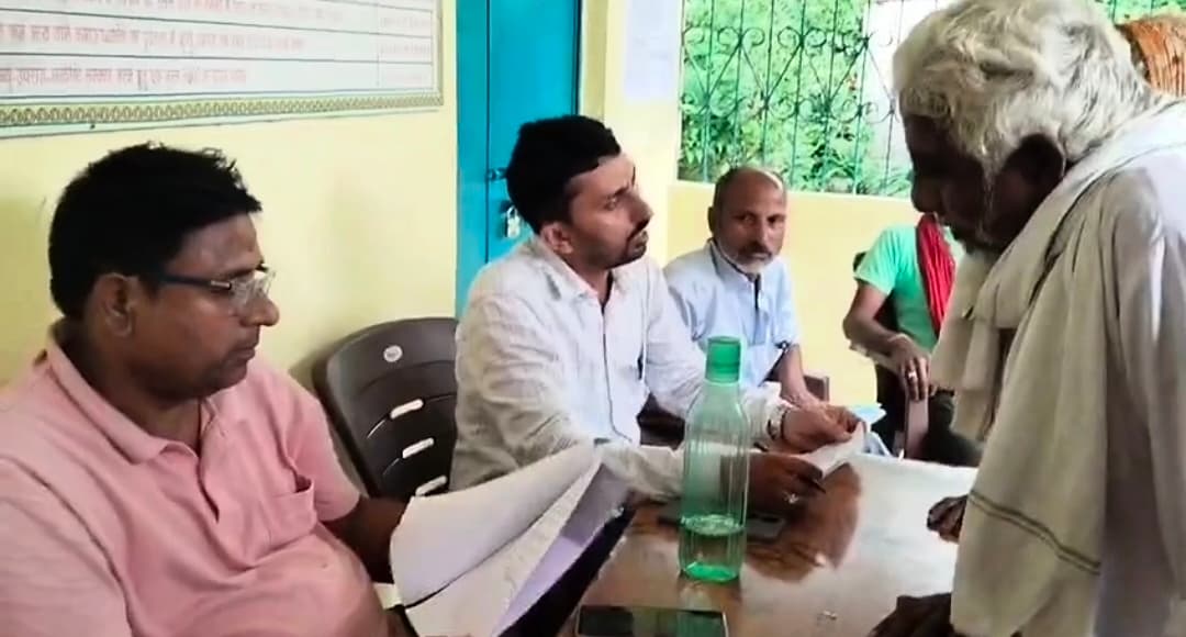 रौतारा पंचायत भवन में राजस्व महाअभियान शिविर लगा