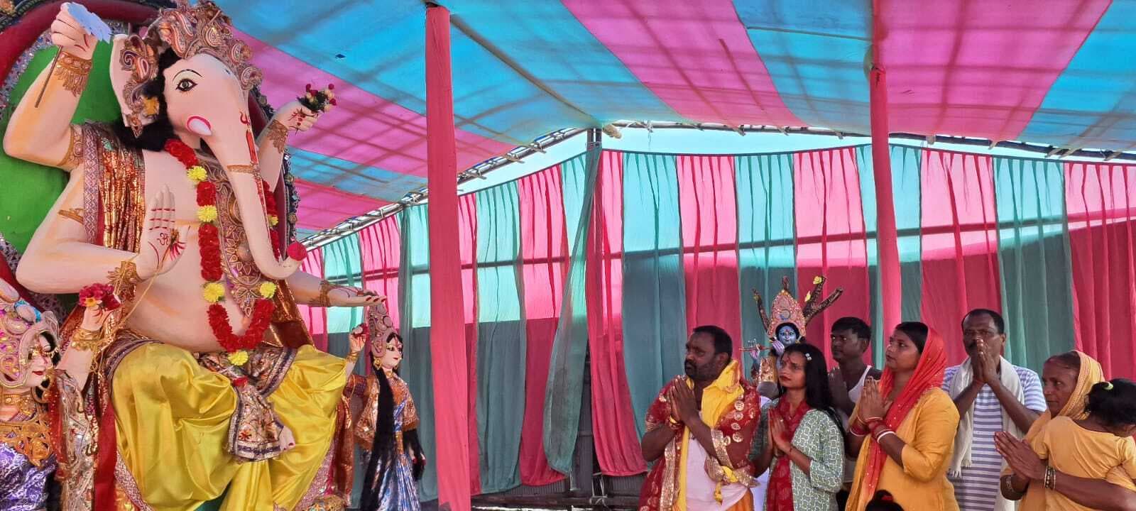 परबान चढ़ता जा रहा है कुरसेला का गणेश पूजनोत्सव का रंग